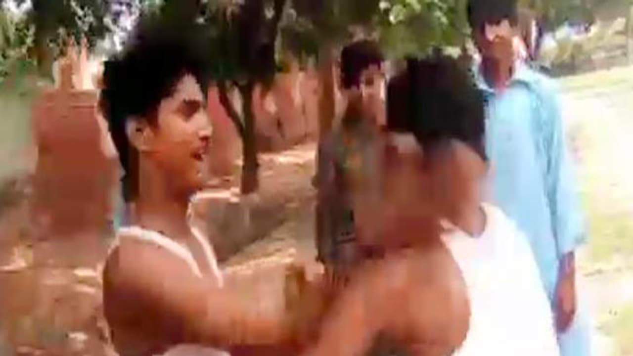 ప్రాణం తీసిన చెంప దెబ్బలు ( వీడియో ) ప్రాణం తీసిన చెంప దెబ్బలు ( వీడియో )