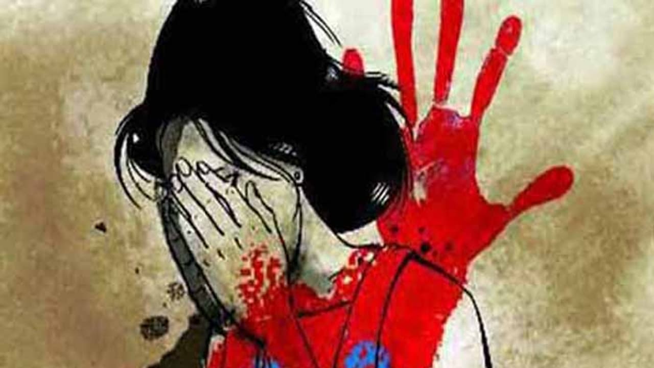 ಕೇರಳದ ಕೋವಿಡ್ ಸೋಂಕಿತೆ ಮೇಲೆ ಆ್ಯಂಬುಲೆನ್ಸ್ ಸಹಾಯಕನಿಂದ ಲೈಂಗಿಕ ಕಿರುಕುಳ! ಕೇರಳದ ಕೋವಿಡ್ ಸೋಂಕಿತೆ ಮೇಲೆ ಆ್ಯಂಬುಲೆನ್ಸ್ ಸಹಾಯಕನಿಂದ ಲೈಂಗಿಕ ಕಿರುಕುಳ!