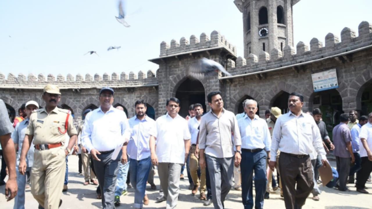 హైదరాబాద్ లో పర్యావరణ హిత ఎలక్ట్రిక్ వాహనాలు : కెటిఆర్ హైదరాబాద్ లో పర్యావరణ హిత ఎలక్ట్రిక్ వాహనాలు : కెటిఆర్