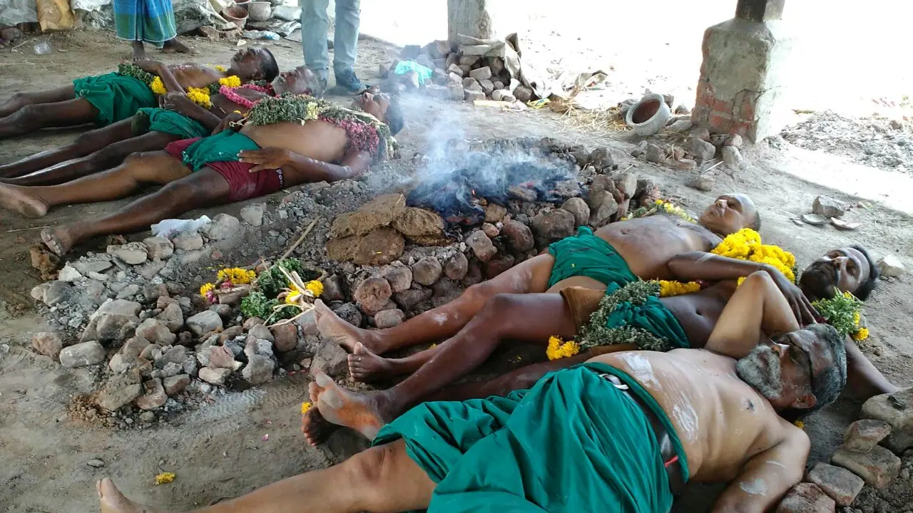 Ayyakannu sleeps next to the dead bodies for Cauvery water, will his pleas be heard? Ayyakannu sleeps next to the dead bodies for Cauvery water, will his pleas be heard?