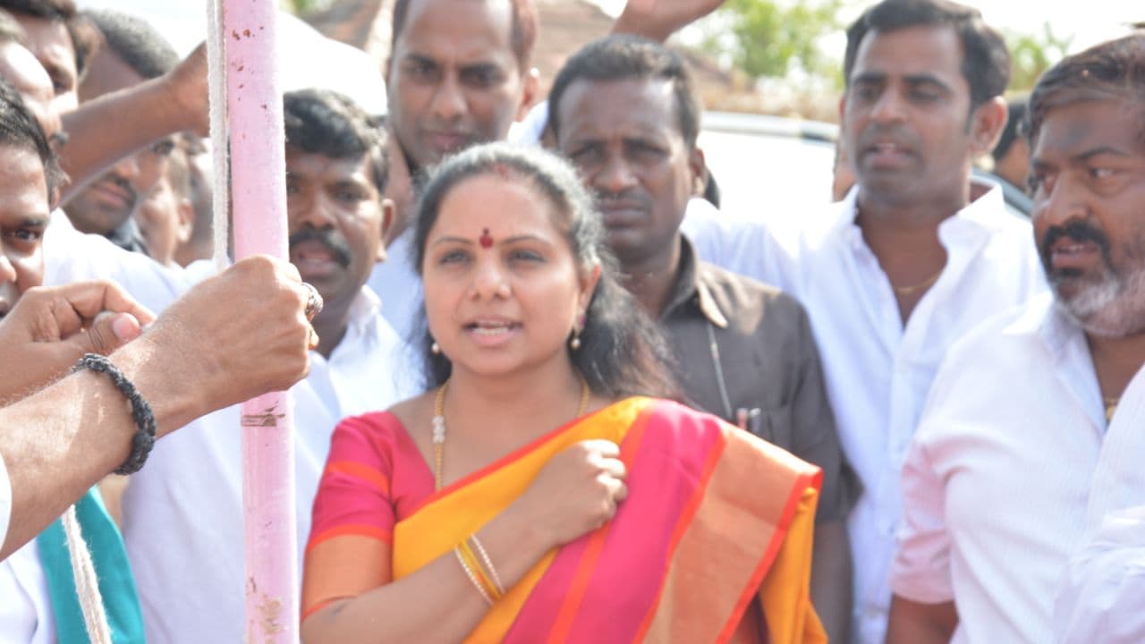 కేసిఆర్ ఆ మాటతో బాబా రామ్ దేవ్ ఆశ్చర్యపోయాడు : కవిత కేసిఆర్ ఆ మాటతో బాబా రామ్ దేవ్ ఆశ్చర్యపోయాడు : కవిత