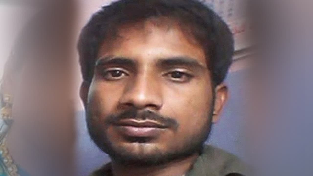 భార్య వేధింపులతో గోదావరిలో దూకి భర్త ఆత్మహత్య