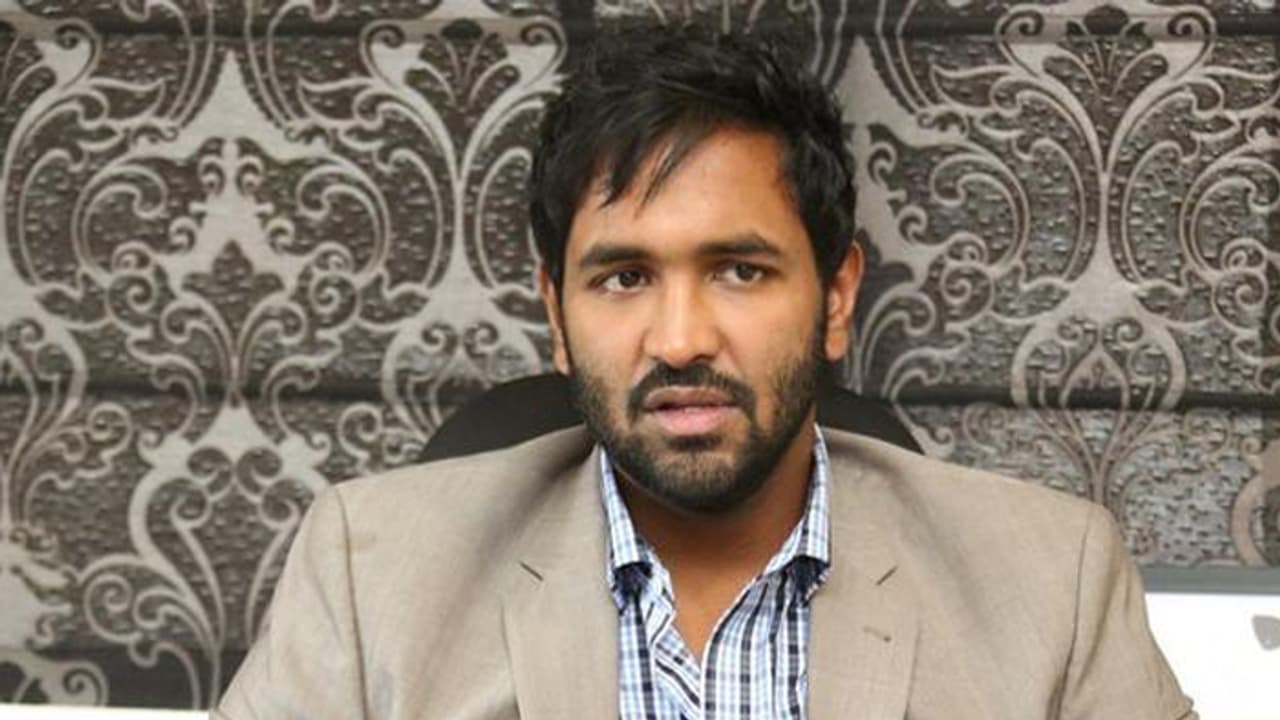 నాన్న రాజకీయం తెలియదు, జగన్ సూపర్: హీరో మంచు విష్ణు నాన్న రాజకీయం తెలియదు, జగన్ సూపర్: హీరో మంచు విష్ణు