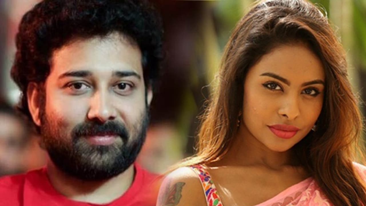 శ్రీ రెడ్డికి షాక్.. పోలీస్ కేసు పెట్టిన తెలుగు హీరో శ్రీ రెడ్డికి షాక్.. పోలీస్ కేసు పెట్టిన తెలుగు హీరో