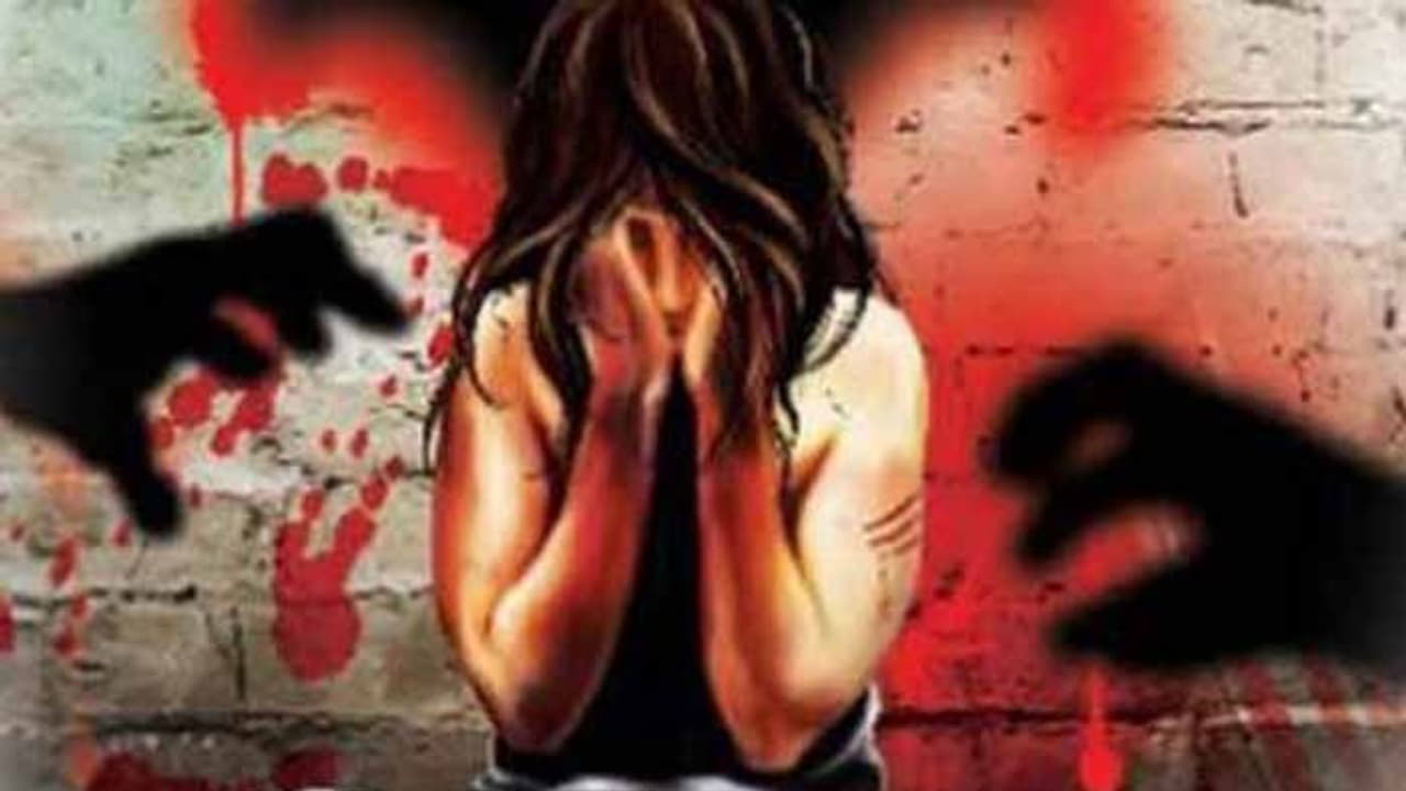 టూ వీలర్ ఆశ చూపి యువతిపై గ్యాంగ్రేప్: నిందితులు చిక్కారిలా... టూ వీలర్ ఆశ చూపి యువతిపై గ్యాంగ్రేప్: నిందితులు చిక్కారిలా...