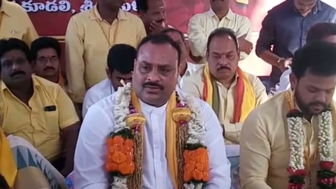 చంద్రబాబు నాయుడికి మద్దతుగా అచ్చనాయుడు, రామ్మోహనాయుడు దీక్ష (వీడియో) చంద్రబాబు నాయుడికి మద్దతుగా అచ్చనాయుడు, రామ్మోహనాయుడు దీక్ష (వీడియో)