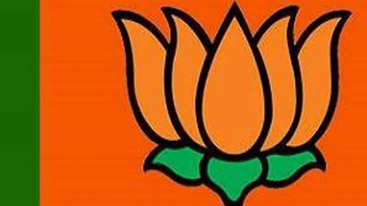 ಪಕ್ಷ ಕಡೆಗಣಿಸಿದ್ದಕ್ಕೆ ಟವರ್ ಏರಿದ! ಪಕ್ಷ ಕಡೆಗಣಿಸಿದ್ದಕ್ಕೆ ಟವರ್ ಏರಿದ!