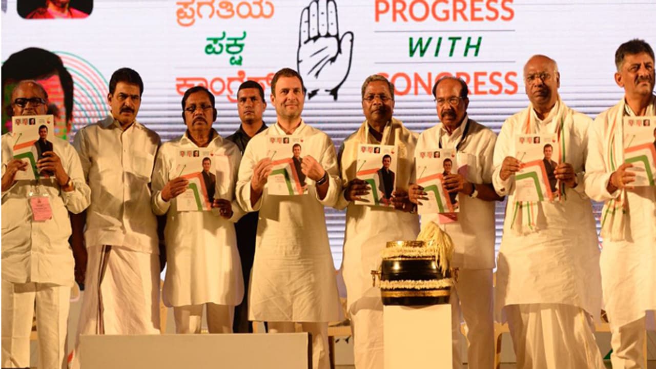 ಕಾಂಗ್ರೆಸ್ ಚುನಾವಣಾ ಪ್ರಣಾಳಿಕೆ ಬಿಡುಗಡೆ : ಉದ್ಯೋಗ ಭರವಸೆ ರೈತರ ಅಭಿವೃದ್ಧಿ