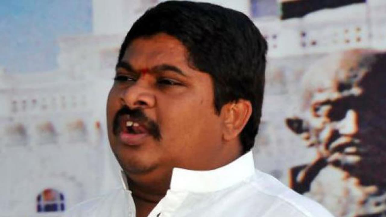 బీజేపీ మనువాద పార్టీ.. అందుకే ఆర్.ఎస్ ప్రవీణ్ కుమార్ పై విమర్శలు : పొన్నం బీజేపీ మనువాద పార్టీ.. అందుకే ఆర్.ఎస్ ప్రవీణ్ కుమార్ పై విమర్శలు : పొన్నం