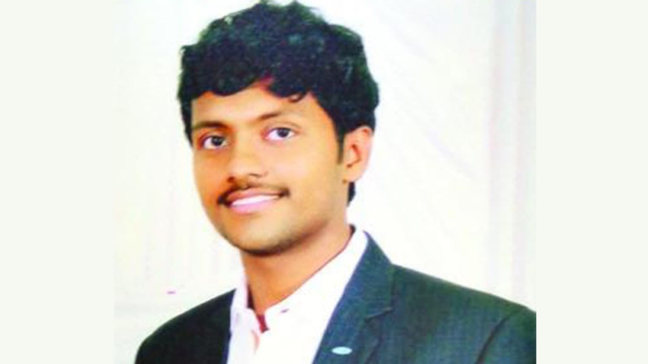మెరిసిన తెలుగు "తేజం": కోచింగ్ లేకుండా తొలి ప్రయత్నంలోనే ఐఎఎస్ కు...