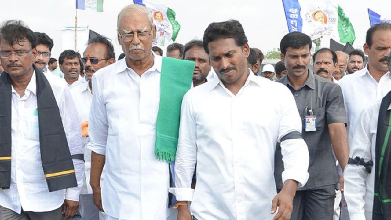 జగన్ పాదయాత్రకు ఇవాళ, రేపు బ్రేక్, ఎందుకో తెలుసా? జగన్ పాదయాత్రకు ఇవాళ, రేపు బ్రేక్, ఎందుకో తెలుసా?