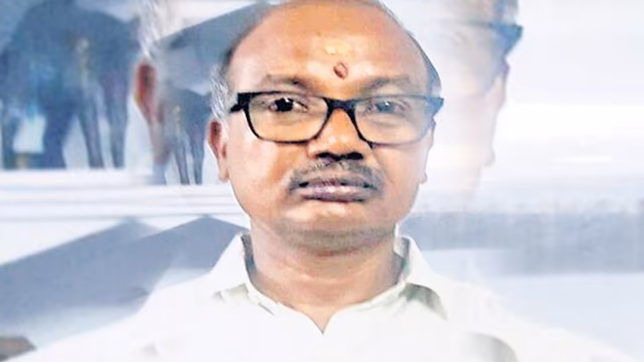 చేసేది అటెండర్ ఉద్యోగం.. కూడపెట్టిన ఆస్తులు రూ.100కోట్లు చేసేది అటెండర్ ఉద్యోగం.. కూడపెట్టిన ఆస్తులు రూ.100కోట్లు