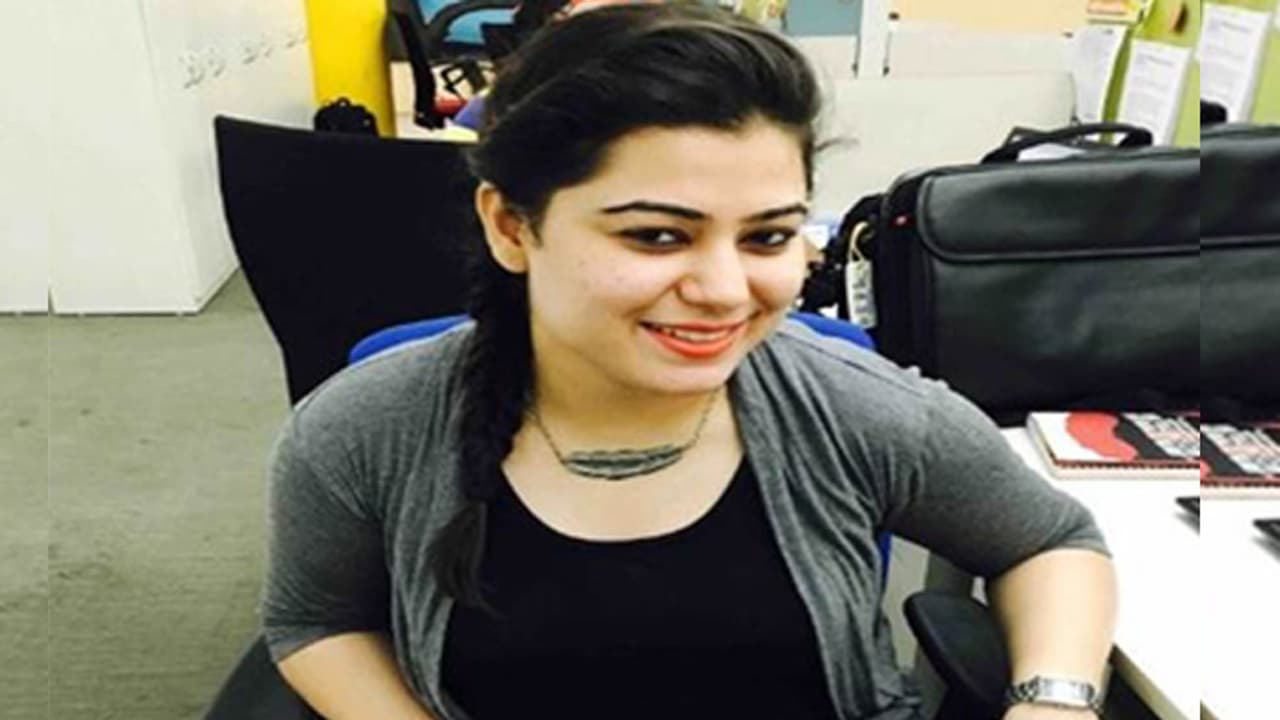 డ్రైన్ లో పడి మృతి చెందిన రేడియో మిర్చి ఉద్యోగిని డ్రైన్ లో పడి మృతి చెందిన రేడియో మిర్చి ఉద్యోగిని