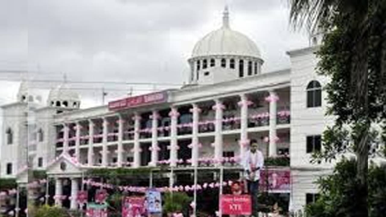 ఢిల్లీలో టీఆర్ఎస్ కార్యాలయం: స్థలం కేటాయించిన కేంద్రం ఢిల్లీలో టీఆర్ఎస్ కార్యాలయం: స్థలం కేటాయించిన కేంద్రం