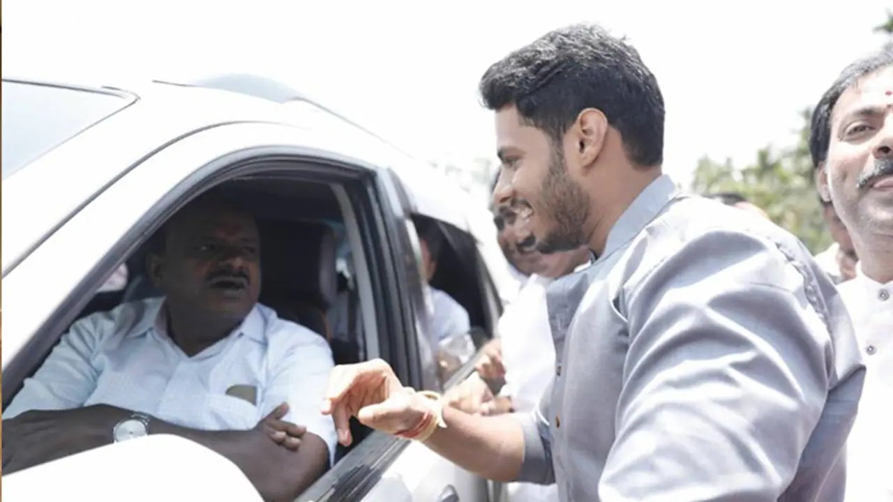 ಮಂಡ್ಯ: ಇಂದಿನಿಂದಲೇ ಸೇವೆ ಶುರು ಎಂದ HDK ‘ಕುಮಾರ’ ಮಂಡ್ಯ: ಇಂದಿನಿಂದಲೇ ಸೇವೆ ಶುರು ಎಂದ HDK ‘ಕುಮಾರ’