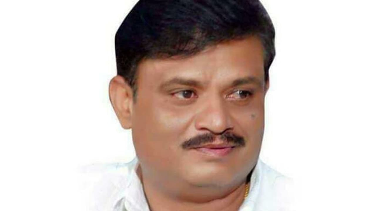 Karnataka bypolls: Munirathna continues to lead in 10th round of counting