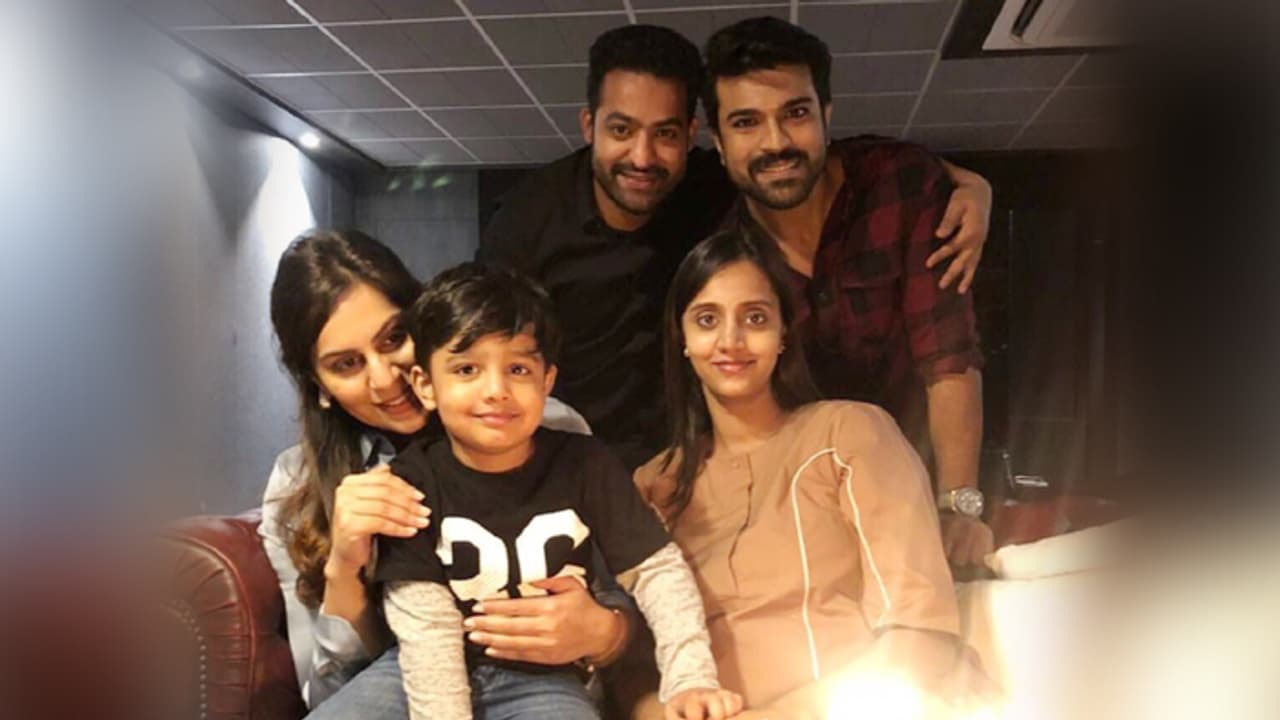 మళ్లీ తారక్, చరణ్ ఫ్యామిలీలు కలిశాయి... ఎందుకో తెలుసా..? మళ్లీ తారక్, చరణ్ ఫ్యామిలీలు కలిశాయి... ఎందుకో తెలుసా..?