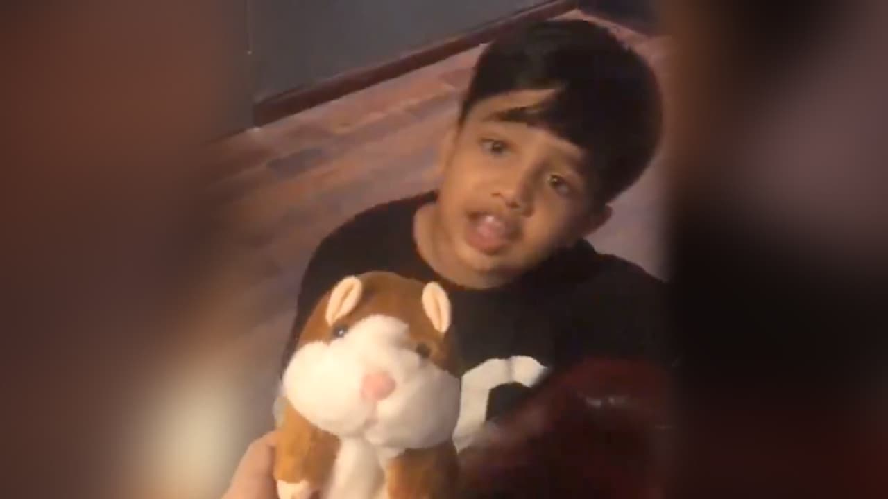 ఎన్గీఆర్ కొడుకు ఫాలో పాలో సాంగ్ ఎంత అద్భుతంగా పాడాడో చూడండి (వీడియో) ఎన్గీఆర్ కొడుకు ఫాలో పాలో సాంగ్ ఎంత అద్భుతంగా పాడాడో చూడండి (వీడియో)