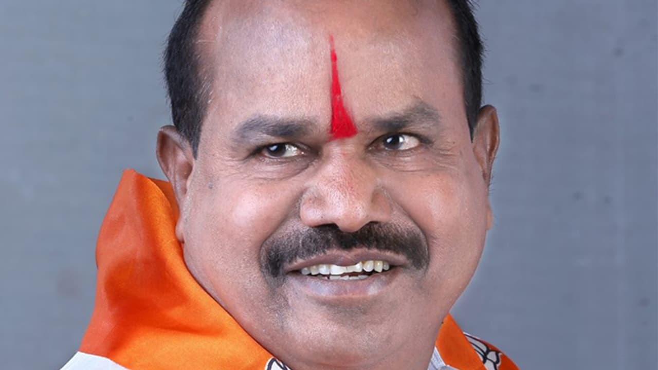 ಬಿಜೆಪಿ ಅಭ್ಯರ್ಥಿ ಭೂಸನೂರು ಬಂಧನ, ಬಿಡುಗಡೆ ಬಿಜೆಪಿ ಅಭ್ಯರ್ಥಿ ಭೂಸನೂರು ಬಂಧನ, ಬಿಡುಗಡೆ