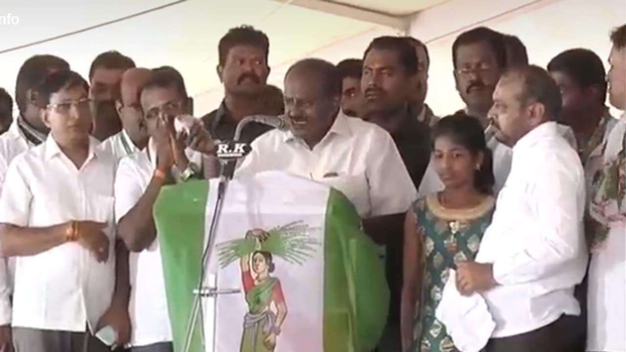 ಎಚ್.ಡಿಕೆ ಪ್ರಚಾರಕ್ಕೆ ವಿದ್ಯಾರ್ಥಿನಿಯ ದೇಣಿಗೆ ಎಚ್.ಡಿಕೆ ಪ್ರಚಾರಕ್ಕೆ ವಿದ್ಯಾರ್ಥಿನಿಯ ದೇಣಿಗೆ