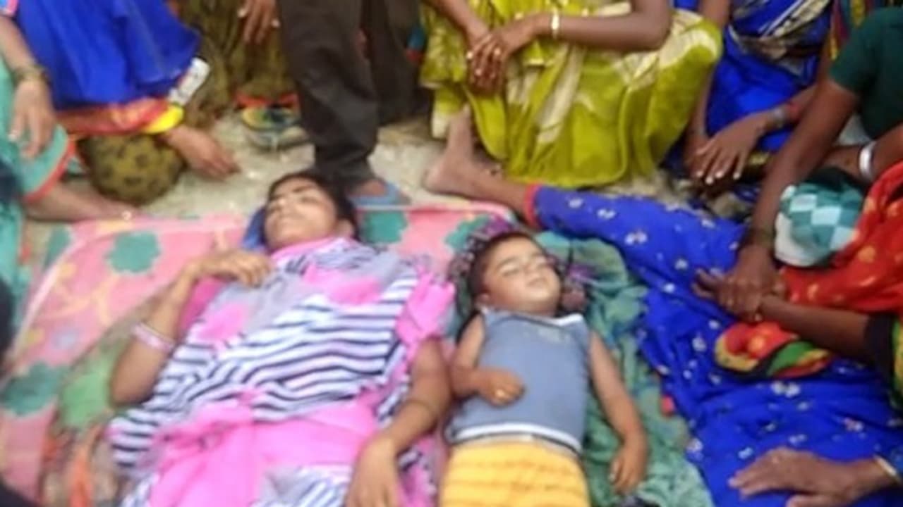 నిజామాబాద్ లో టెన్షన్ టెన్షన్ (వీడియో) నిజామాబాద్ లో టెన్షన్ టెన్షన్ (వీడియో)