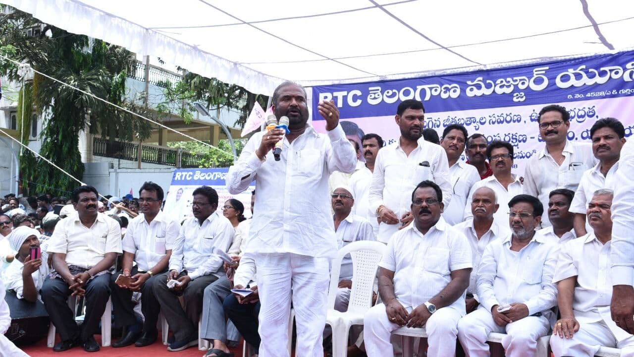 అక్టోబర్ 5 నుంచి టీఎస్ఆర్టీసీ సమ్మె: డిమాండ్లు ఇవే అక్టోబర్ 5 నుంచి టీఎస్ఆర్టీసీ సమ్మె: డిమాండ్లు ఇవే