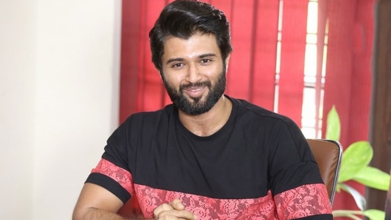 బిగ్ బాస్2: షర్ట్ లేకుండా ఎంట్రీ ఇస్తోన్న యంగ్ హీరో.. బిగ్ బాస్2: షర్ట్ లేకుండా ఎంట్రీ ఇస్తోన్న యంగ్ హీరో..