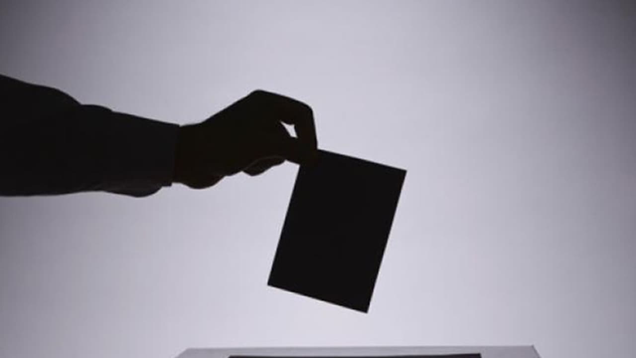 ಬೃಹತ್ ಮತಚೀಟಿ ಹಗರಣ ಸ್ಫೋಟ; ಚುನಾವಣಾ ಆಯೋಗದಿಂದ ತನಿಖೆಗೆ ಆದೇಶ ಬೃಹತ್ ಮತಚೀಟಿ ಹಗರಣ ಸ್ಫೋಟ; ಚುನಾವಣಾ ಆಯೋಗದಿಂದ ತನಿಖೆಗೆ ಆದೇಶ