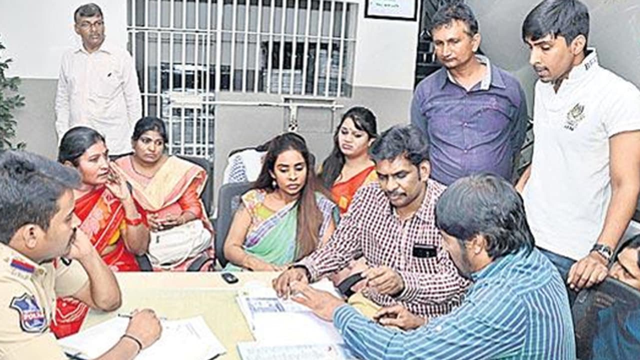 సినీ నటుడు బాలాజీ పై కేసు సినీ నటుడు బాలాజీ పై కేసు