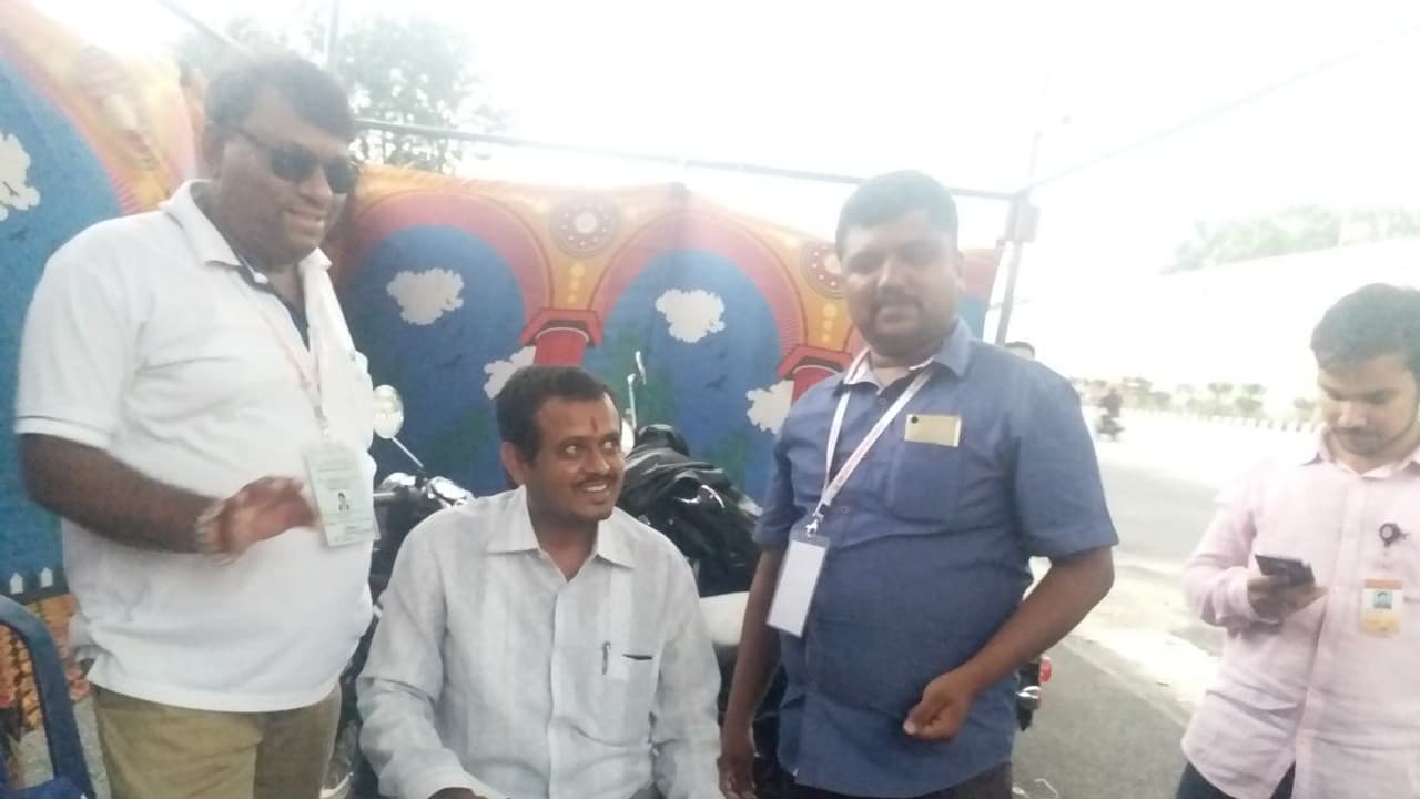 ಐಟಿ ಅಧಿಕಾರಿಗಳಿಂದ ಭರ್ಜರಿ ಕಾರ್ಯಾಚರಣೆ ಐಟಿ ಅಧಿಕಾರಿಗಳಿಂದ ಭರ್ಜರಿ ಕಾರ್ಯಾಚರಣೆ