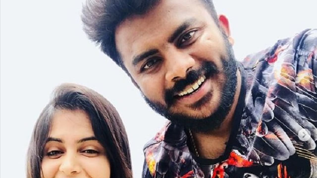 ಬಿಗ್ಬಾಸ್ನಿಂದ ಹೊರಬಂದ ಬಳಿಕ ಒಂದಾದ ಶೃತಿ, ಚಂದನ್ ಬಿಗ್ಬಾಸ್ನಿಂದ ಹೊರಬಂದ ಬಳಿಕ ಒಂದಾದ ಶೃತಿ, ಚಂದನ್