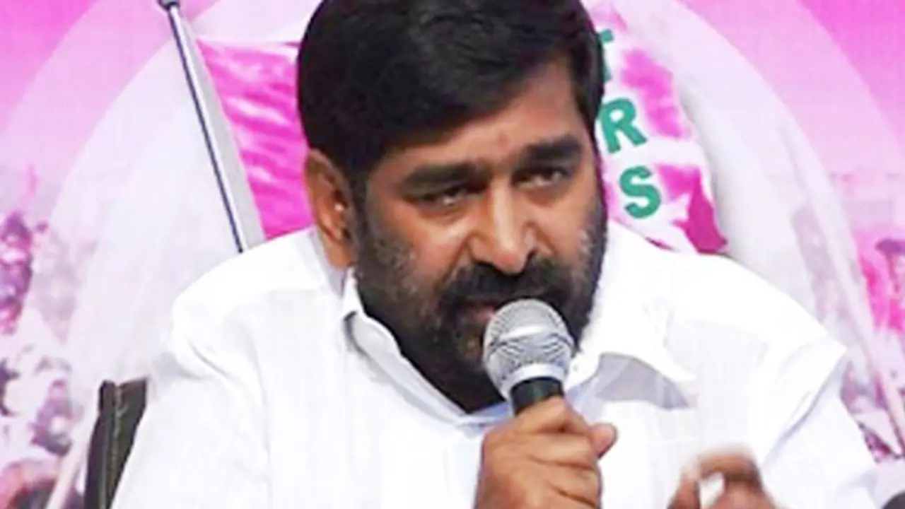 మంత్రితో సమావేశానికి గైర్హాజరు... అధికారులపై భువనగిరి జిల్లా కలెక్టర్ సీరియస్ యాక్షన్