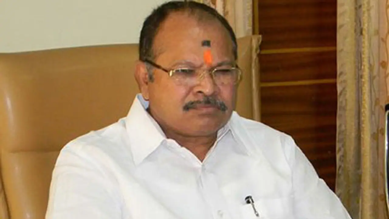 నందిగం వద్ద ఉద్రిక్తత: పోలీసుల అదుపులో కన్నా లక్ష్మీనారాయణ నందిగం వద్ద ఉద్రిక్తత: పోలీసుల అదుపులో కన్నా లక్ష్మీనారాయణ