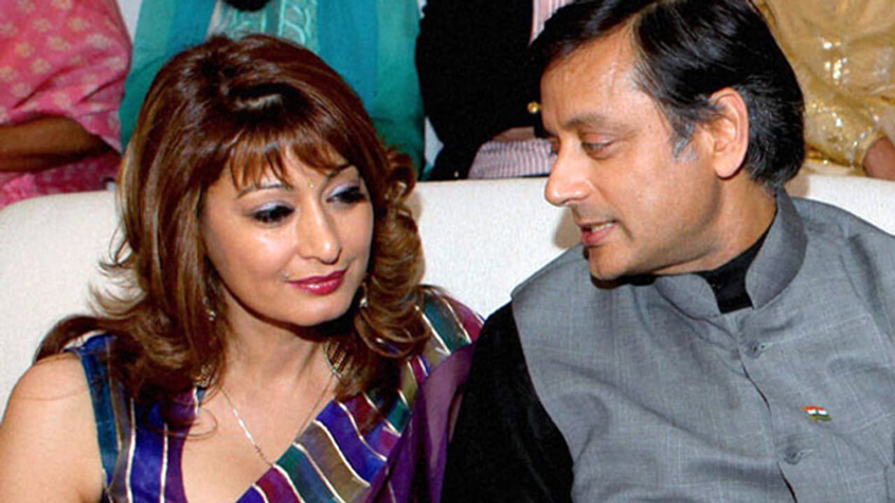 ಸುನಂದಾ ಸಾವು ಪ್ರಕರಣ: ಶಶಿ ತರೂರ್ ಗೆ ಆರೋಪಿಯಾಗಿ ಸಮನ್ಸ್..! ಸುನಂದಾ ಸಾವು ಪ್ರಕರಣ: ಶಶಿ ತರೂರ್ ಗೆ ಆರೋಪಿಯಾಗಿ ಸಮನ್ಸ್..!