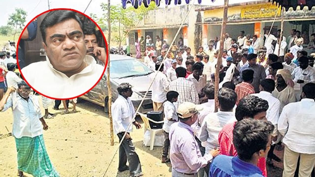 బాబు మోహన్ కి చుక్కలు చూపించిన గ్రామస్థులు