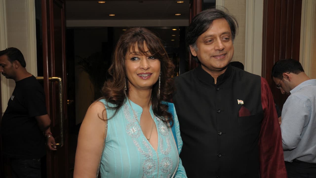 सुनंदा पुष्कर केस: शशि थरूर को बरी किए जाने के 15 महीने बाद HC पहुंची पुलिस, कहा देरी के लिए माफी योर ऑनर सुनंदा पुष्कर केस: शशि थरूर को बरी किए जाने के 15 महीने बाद HC पहुंची पुलिस, कहा देरी के लिए माफी योर ऑनर