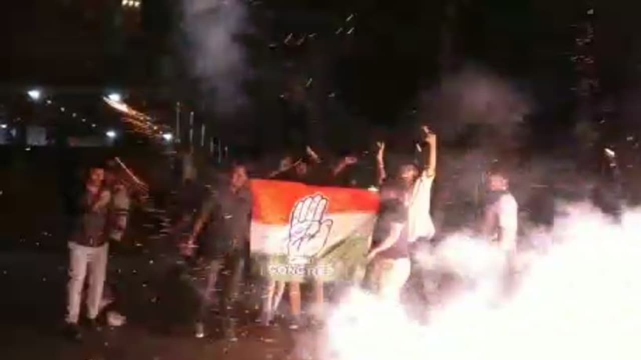 ಫಲಿತಾಂಶಕ್ಕೂ ಮುನ್ನವೇ ಸಿದ್ದರಾಮಯ್ಯ ಗೆಲುವಿನ ಸಂಭ್ರಮಾಚರಣೆ ಫಲಿತಾಂಶಕ್ಕೂ ಮುನ್ನವೇ ಸಿದ್ದರಾಮಯ್ಯ ಗೆಲುವಿನ ಸಂಭ್ರಮಾಚರಣೆ