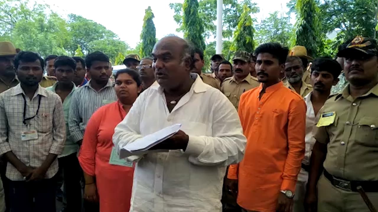 ಬಿಜೆಪಿ ಅಭ್ಯರ್ಥಿ ವಿಜು ಗೌಡ ಪಾಟೀಲ್ ಆತ್ಮಹತ್ಯೆ ಯತ್ನ ಬಿಜೆಪಿ ಅಭ್ಯರ್ಥಿ ವಿಜು ಗೌಡ ಪಾಟೀಲ್ ಆತ್ಮಹತ್ಯೆ ಯತ್ನ