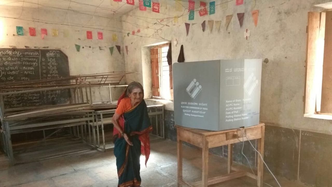 ಬ್ಯಾಲೇಟ್ ಪೇಪರ್ ಆಗಿದ್ದರೆ ಕಾಂಗ್ರೆಸ್ಗೆ ಹೆಚ್ಚು ಸ್ಥಾನ ಬರುತ್ತಿತ್ತು ಬ್ಯಾಲೇಟ್ ಪೇಪರ್ ಆಗಿದ್ದರೆ ಕಾಂಗ್ರೆಸ್ಗೆ ಹೆಚ್ಚು ಸ್ಥಾನ ಬರುತ್ತಿತ್ತು