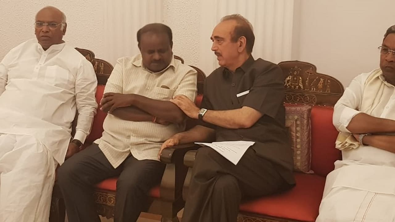 ರಾಜ್ಯ ರಾಜಕಾರಣದಲ್ಲಿ ಕ್ಷಣಕ್ಕೊಂದು ತಿರುವು, ಕ್ಷಣಕ್ಕೊಂದು ಮುರಿವು ರಾಜ್ಯ ರಾಜಕಾರಣದಲ್ಲಿ ಕ್ಷಣಕ್ಕೊಂದು ತಿರುವು, ಕ್ಷಣಕ್ಕೊಂದು ಮುರಿವು