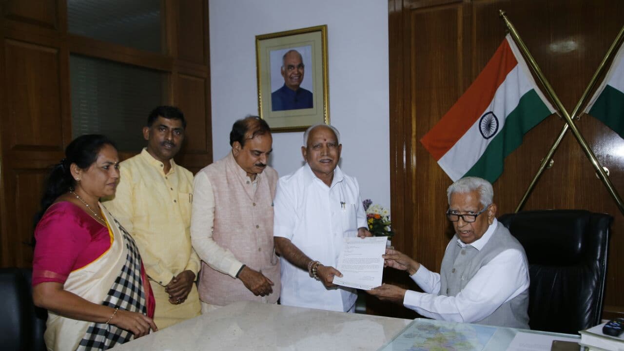 ದೇವೇಗೌಡರ ಮೇಲೆ ಸೇಡು ತೀರಿಸಿಕೊಳ್ತಾರಾ ರಾಜ್ಯಪಾಲರು? ದೇವೇಗೌಡರ ಮೇಲೆ ಸೇಡು ತೀರಿಸಿಕೊಳ್ತಾರಾ ರಾಜ್ಯಪಾಲರು?