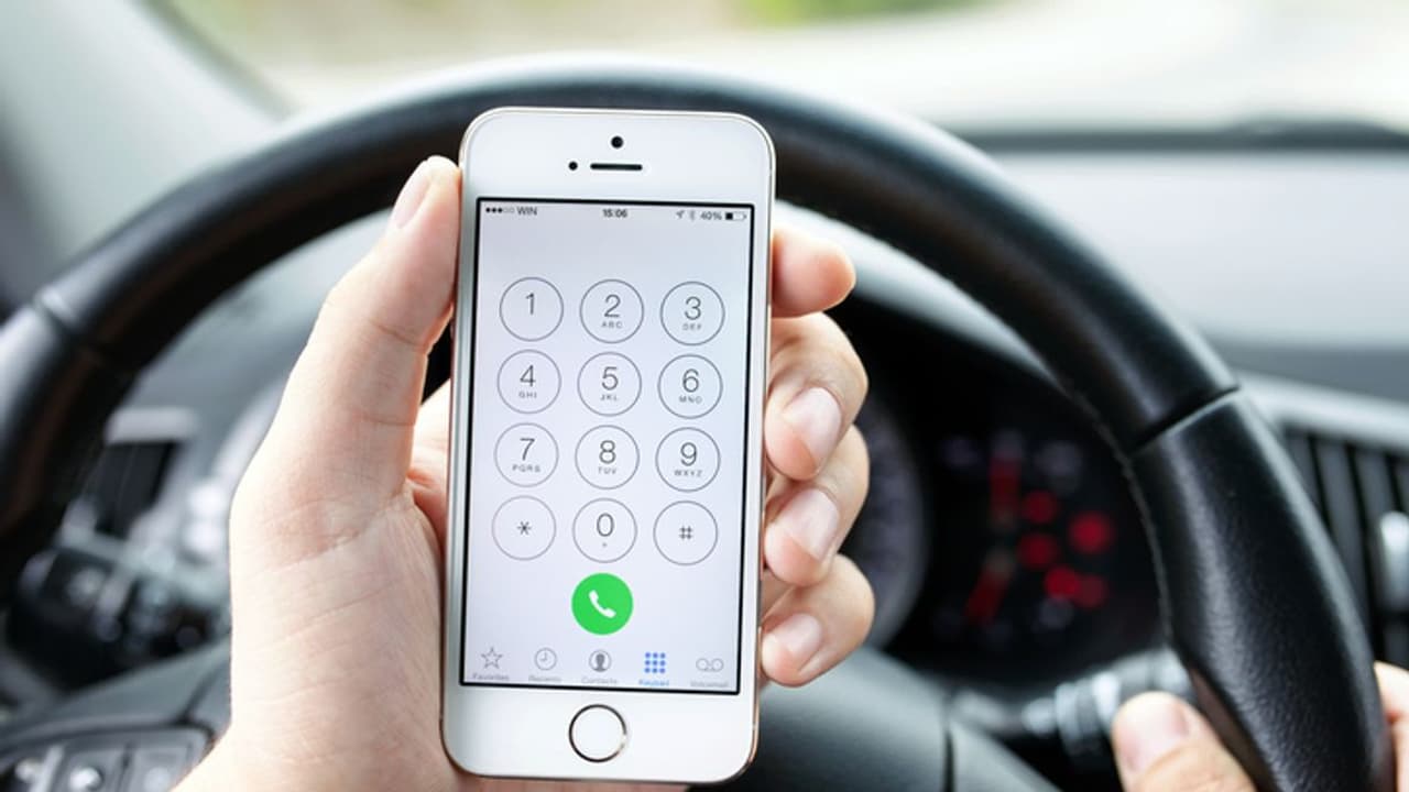 Speaking on phone while driving not a crime in Kerala? Speaking on phone while driving not a crime in Kerala?