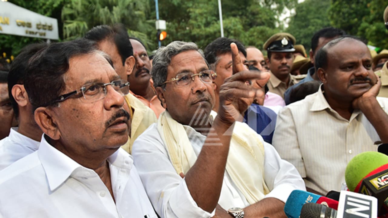 ಸರ್ಕಾರ ರಚನೆಗೂ ಮುನ್ನ ಶುರುವಾಗಿದೆ ಸಂಪುಟ ರಚನೆ ಸಂಕಟ ಸರ್ಕಾರ ರಚನೆಗೂ ಮುನ್ನ ಶುರುವಾಗಿದೆ ಸಂಪುಟ ರಚನೆ ಸಂಕಟ