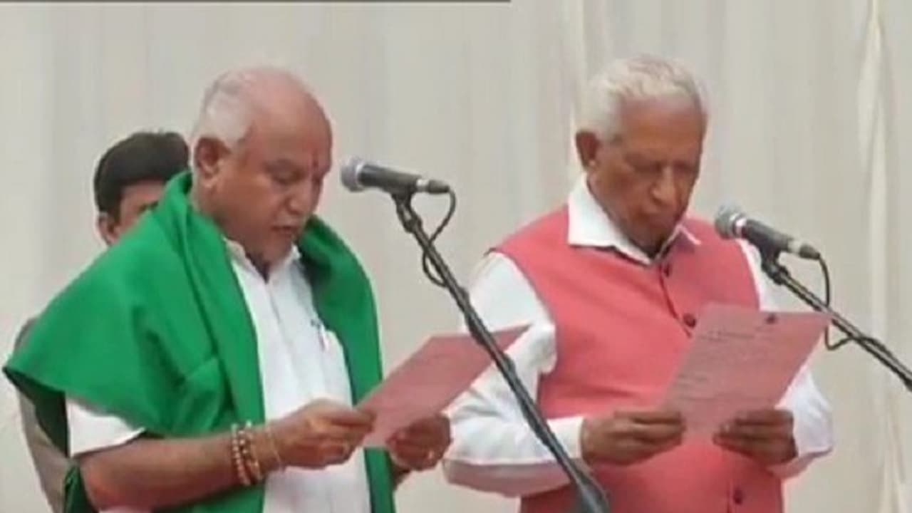 ಮುಮಂ ಆಗಿ ಯಡಿಯೂರಪ್ಪ ಪ್ರಮಾಣ ವಚನ; ಶಿವಭಕ್ತನಿಗೆ ಒಲಿದ ಗುರುವಾರ! ಮುಮಂ ಆಗಿ ಯಡಿಯೂರಪ್ಪ ಪ್ರಮಾಣ ವಚನ; ಶಿವಭಕ್ತನಿಗೆ ಒಲಿದ ಗುರುವಾರ!