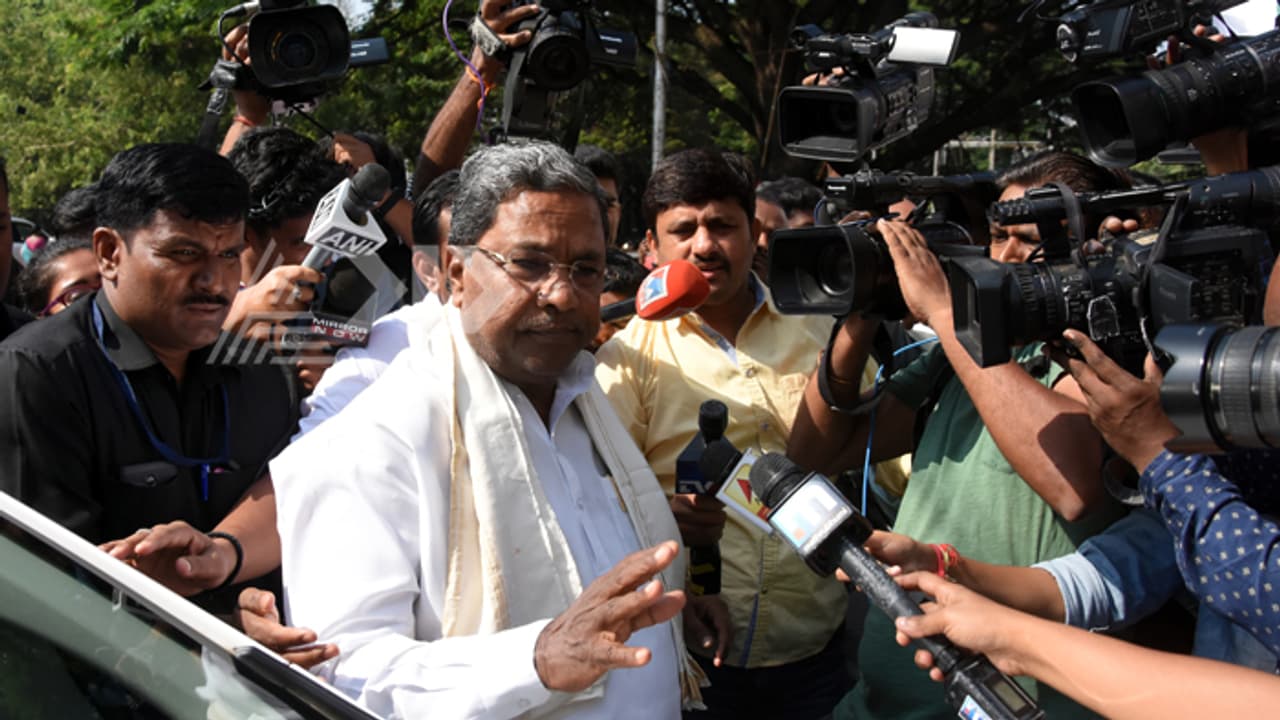 ಬಿಎಸ್ ವೈ ಒಂದು ದಿನದ ಸಿಎಂ : ಕಾಂಗ್ರೆಸ್ ಆಕ್ರೋಶ ಬಿಎಸ್ ವೈ ಒಂದು ದಿನದ ಸಿಎಂ : ಕಾಂಗ್ರೆಸ್ ಆಕ್ರೋಶ