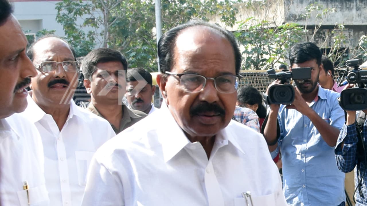 ವೀರಪ್ಪ ಮೊಯ್ಲಿಗೆ ನೋಟಿಸ್!