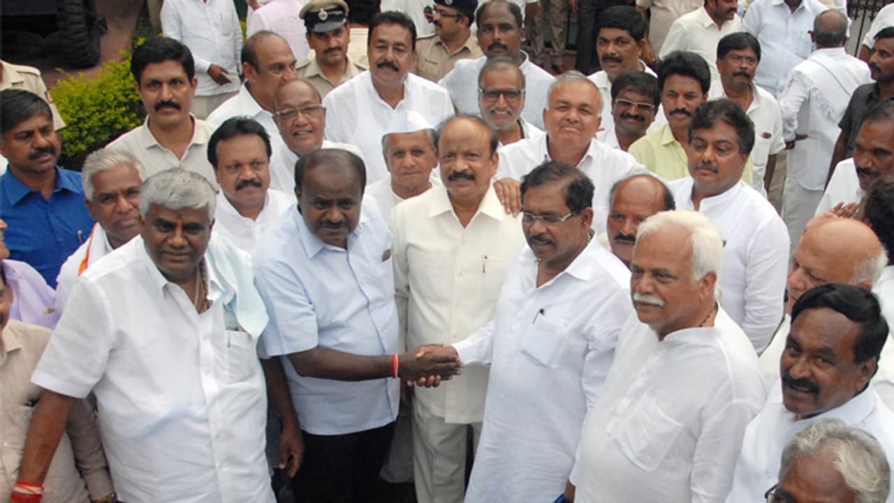 ಜೆಡಿಎಸ್’ನಿಂದ ಸಚಿವ ಸ್ಥಾನ ಯಾರಿಗೆ..? ಜೆಡಿಎಸ್’ನಿಂದ ಸಚಿವ ಸ್ಥಾನ ಯಾರಿಗೆ..?