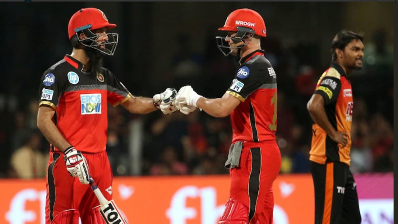 ಸನ್'ಗೆ ಬೃಹತ್ ಗುರಿ : ಮೋಯಿನ್, ಎಬಿಡಿ ಸ್ಫೋಟಕ ಆಟ ಸನ್'ಗೆ ಬೃಹತ್ ಗುರಿ : ಮೋಯಿನ್, ಎಬಿಡಿ ಸ್ಫೋಟಕ ಆಟ