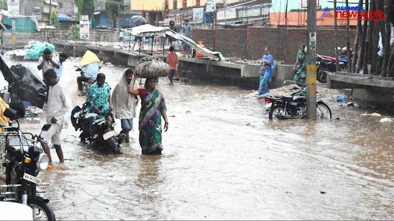ಸಿಲಿಕಾನ್ ಸಿಟಿಯಲ್ಲಿ ಮತ್ತೆ ಮಳೆಯ ಆರ್ಭಟ ಸಿಲಿಕಾನ್ ಸಿಟಿಯಲ್ಲಿ ಮತ್ತೆ ಮಳೆಯ ಆರ್ಭಟ