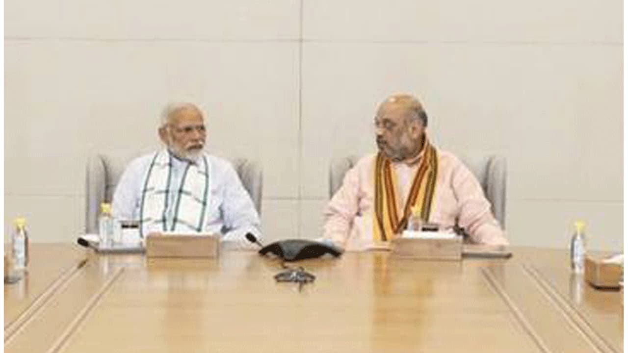 ರಾಜ್ಯಪಾಲರ ನಿರ್ಧಾರದ ಹಿಂದೆ ಮೋದಿ ಶಾ ರಾಜ್ಯಪಾಲರ ನಿರ್ಧಾರದ ಹಿಂದೆ ಮೋದಿ ಶಾ